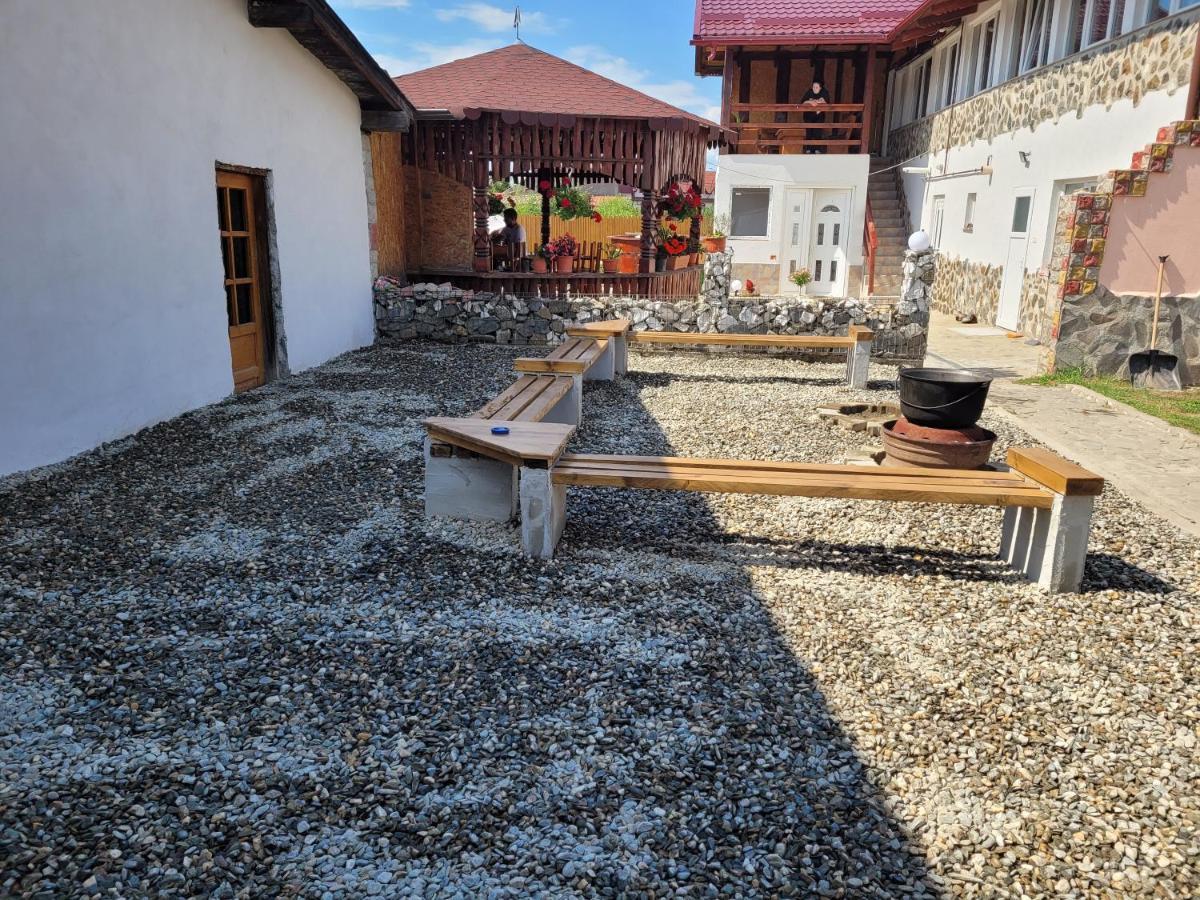 Отель Casa Luca Сымбэта-де-Сус Экстерьер фото