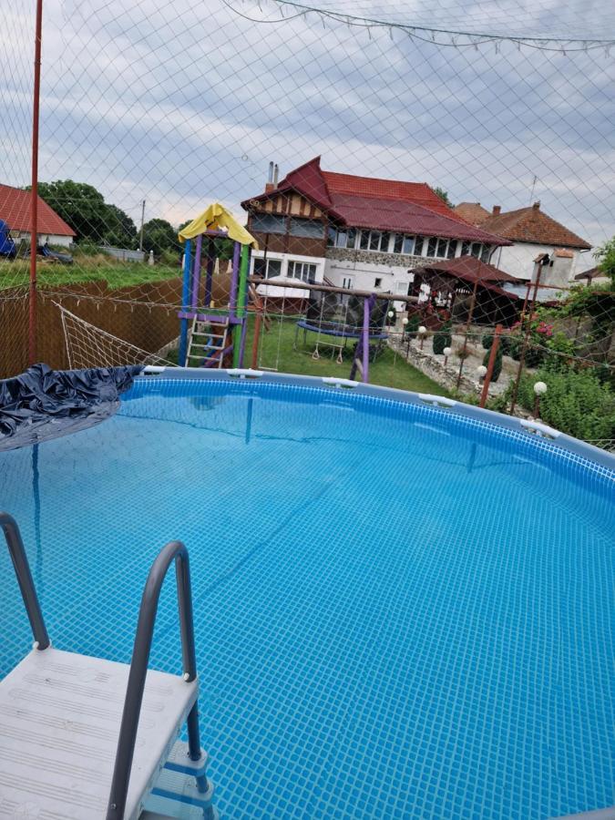 Отель Casa Luca Сымбэта-де-Сус Экстерьер фото