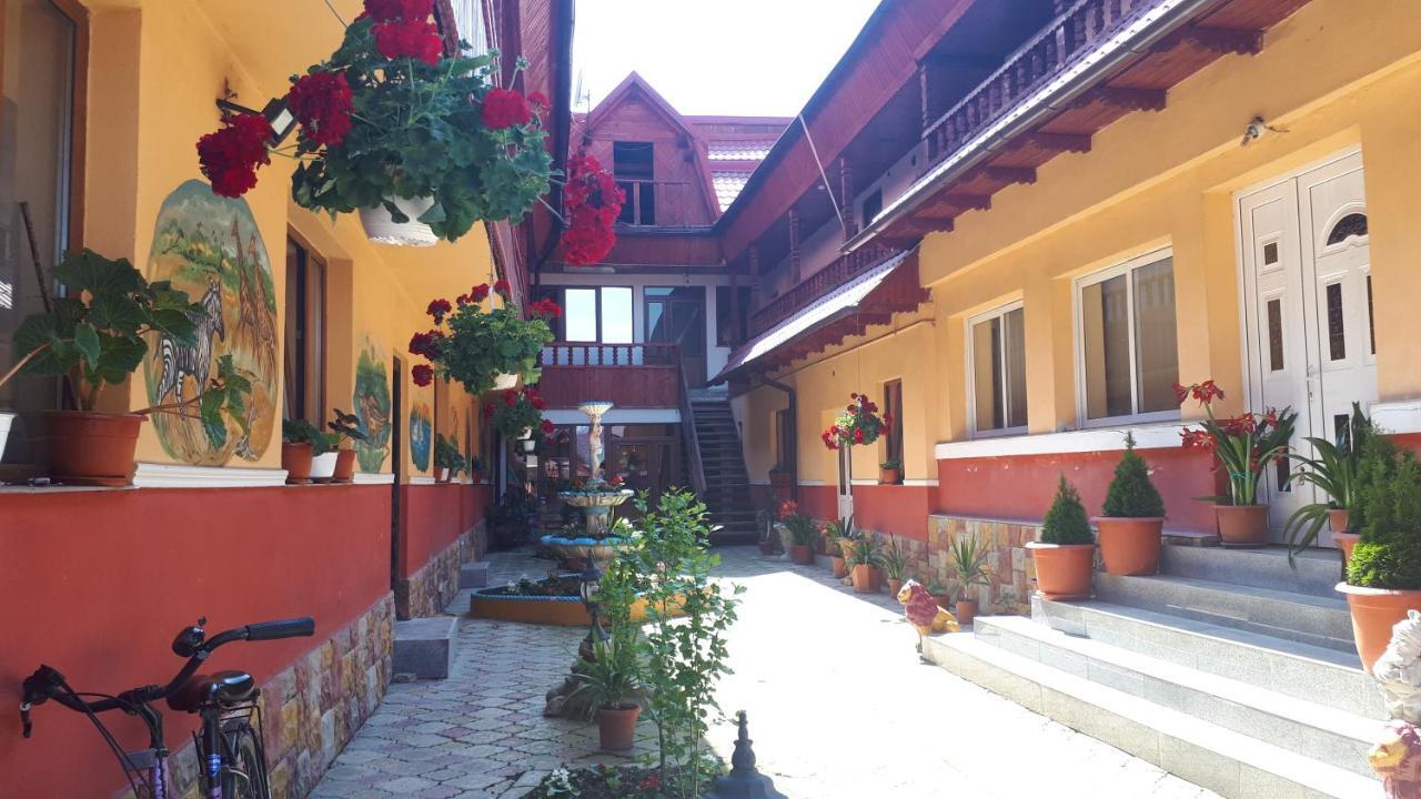 Отель Casa Luca Сымбэта-де-Сус Экстерьер фото